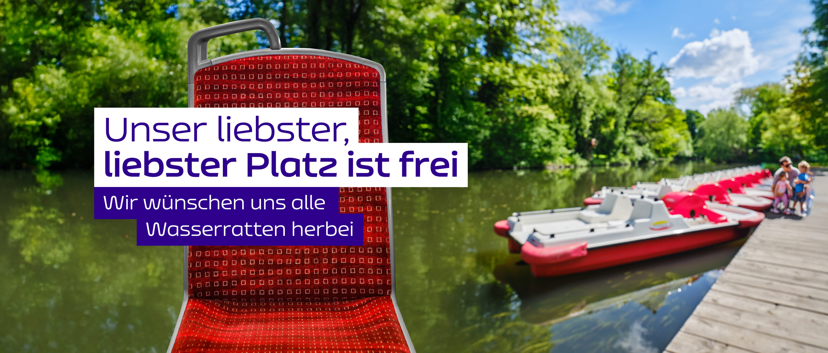 Aktuelle BSVG-Kampagne - Unser liebster, liebster Platz ist frei - zeigt Tram-Stuhl vor der Oker. Im Hintergrund sind Tretbote am Steg festgebunden.
