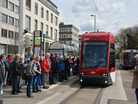 Die erste Linienfahrt hatte viele Gäste