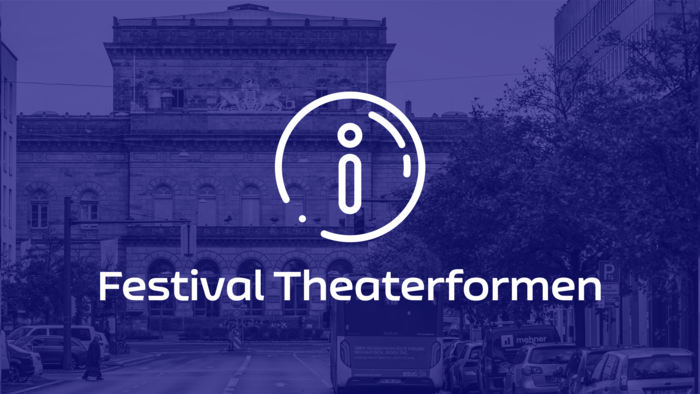 In weißer Schrift auf blauem Grund: Festival Theaterformen