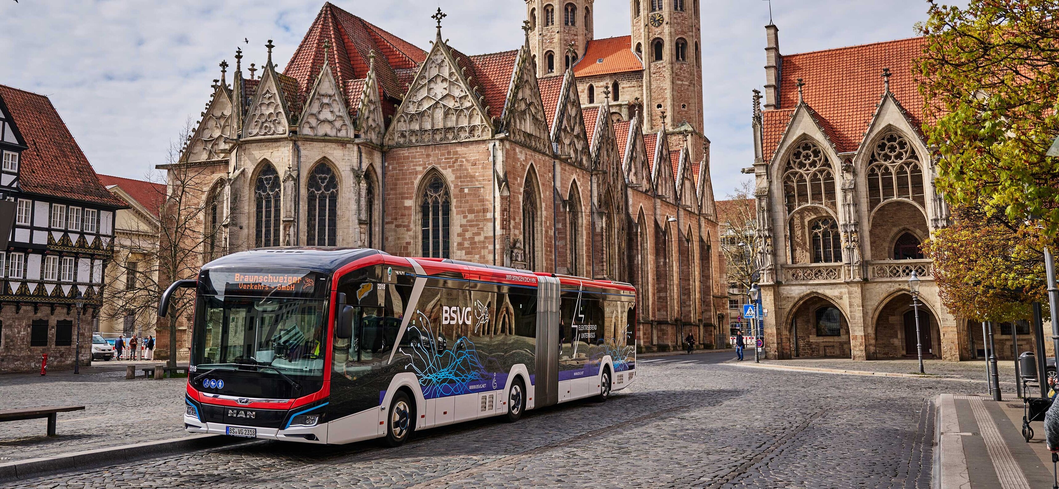 Sliderbild Bus an Haltestelle Altstadtmarkt