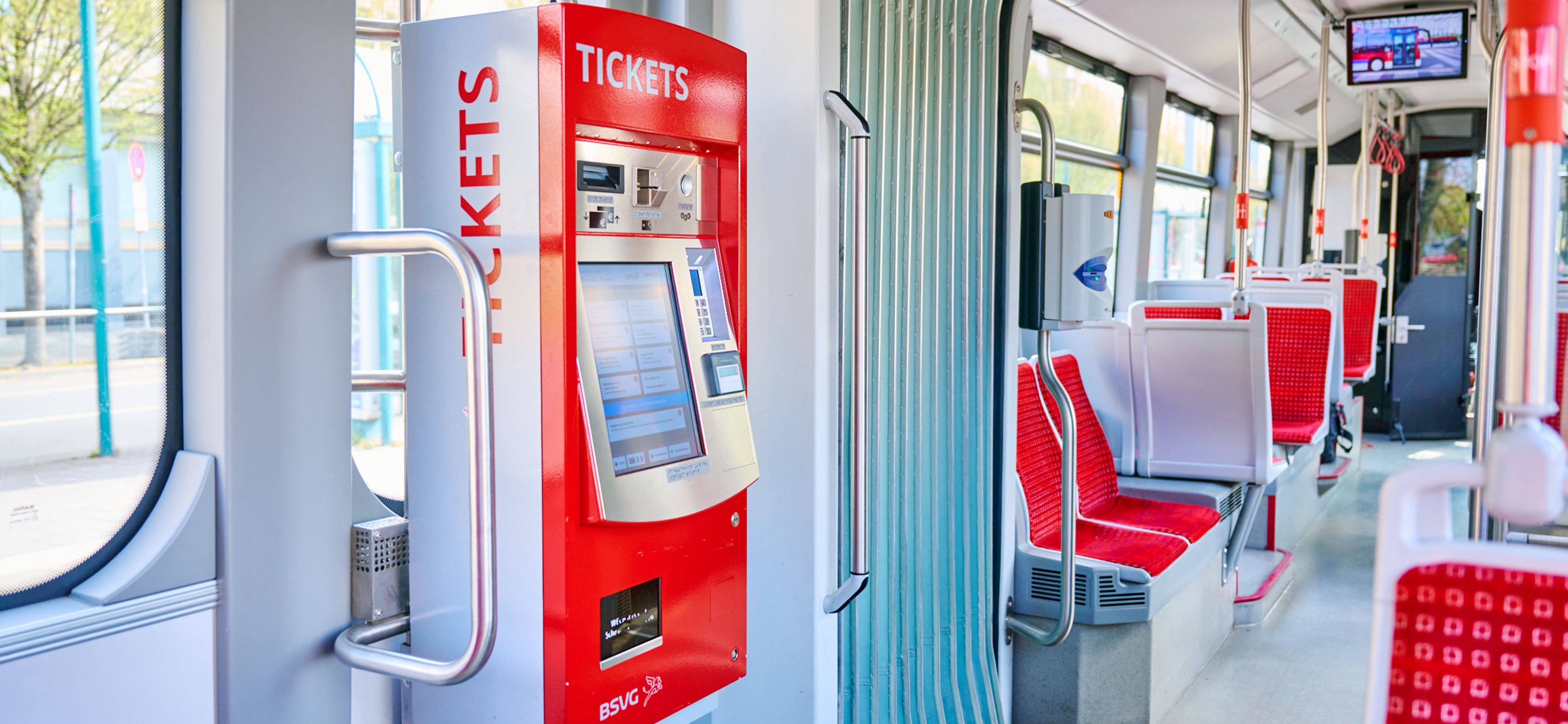 Fahrscheinautomat in der Straßenbahn
