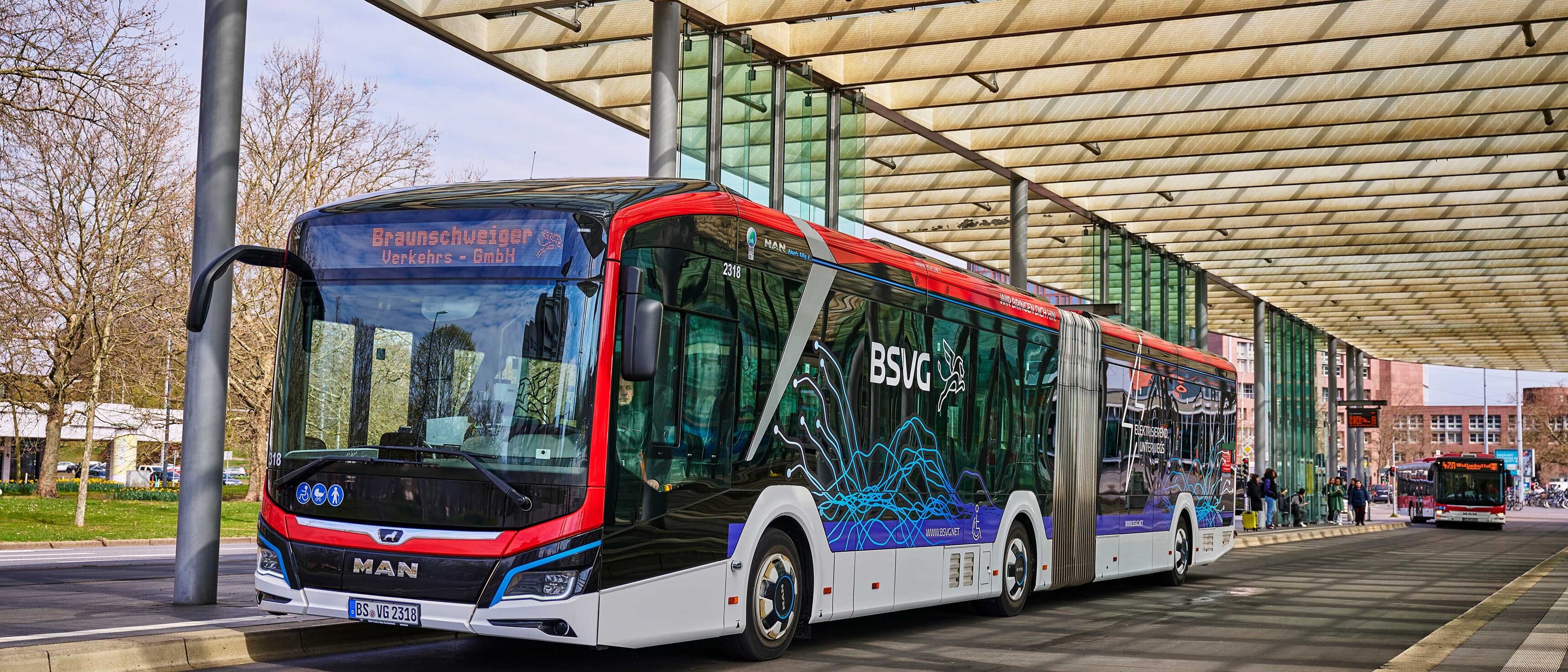 BSVG E-Bus in der Haltestelle am Braunschweiger Hauptbahnhof