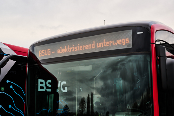 Wir sind elektrisierend unterwegs: Die BSVG nimmt 5 neue E-Busse in Betrieb.